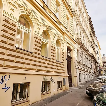 Halkova 5 Apartment *