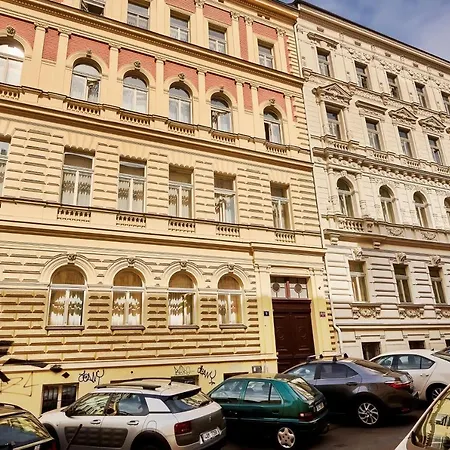 Apartment Halkova 5 *