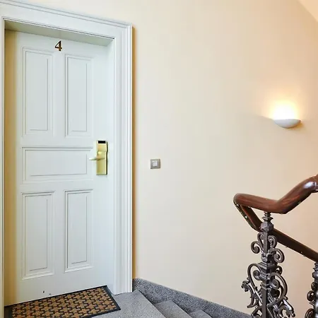 Halkova 5 Apartment *