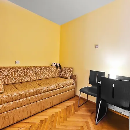 Apartment Halkova 5 *